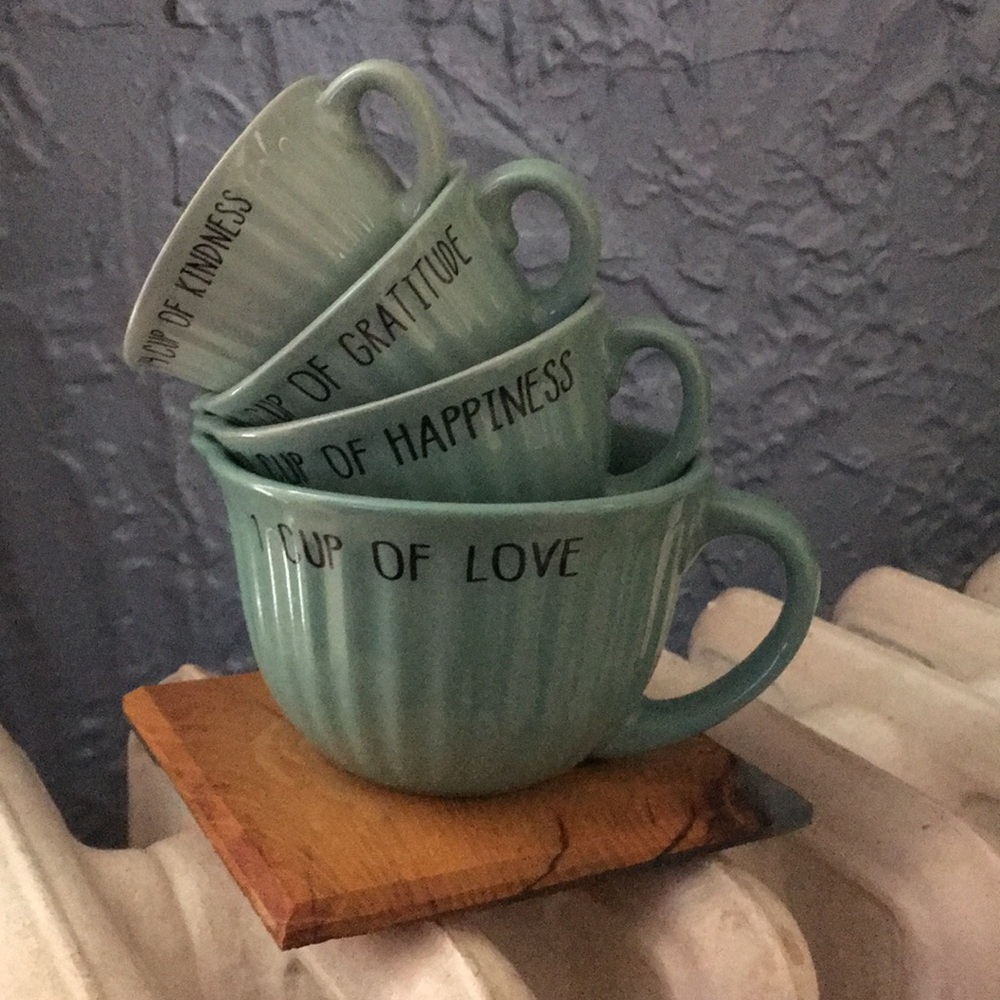 4 charming 10 Strawberry Street measuring cups